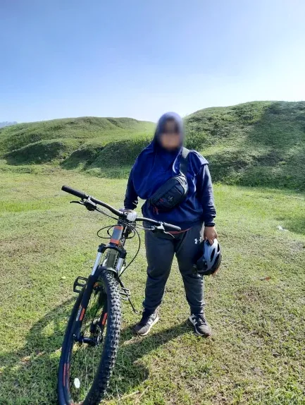 Büsra, 27