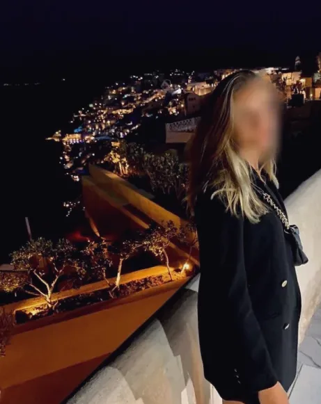Sina, 32
